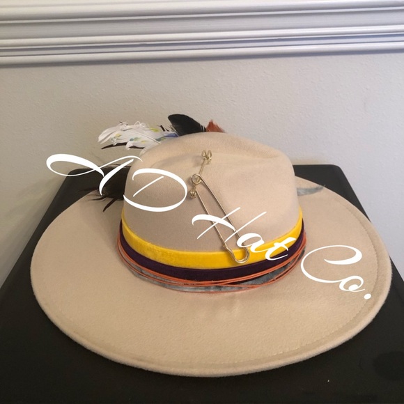 Custom-Made Felt Fedora - “Brunch Barbie” - Picture 4 of 10